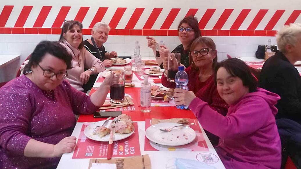 Una pizza improvvisata, condita di amicizia