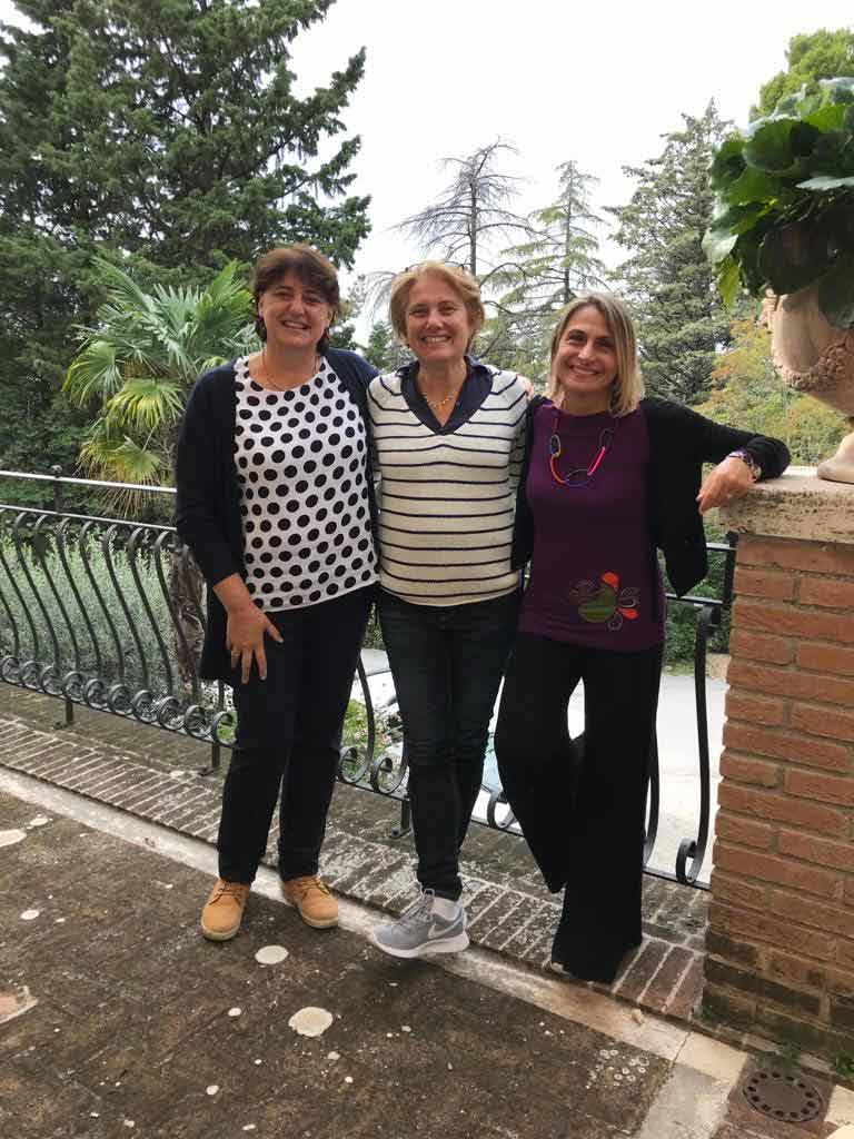 Rita Dinale (a sinistra) responsabile uscente, con le nuove coordinatrici Cristina Tersigni e Carla Cecilia